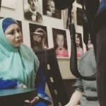 Behnoush Bakhtiari Instagram - گفتگو با فرزند شهید مدافع حرم...چهارماهه پدرش رو ازدست داده تکان دهنده ترین گفتگوی عمرم با این نوجوان چهارده ساله بود...اشکهاش رو هرگز فراموش نمیکنم...دولت خیلی بیشتر از اینها باید به فکر این خانواده ها باشه.‌....همیشه میگفتیم فلانی خانواده شهیده...پس نونش تو روغنه....امروز خواستم حلالیت بطلبم واسه این قضاوتم.....وضع شما بدتر از اون چیزیه که ما تصور میکردیم....همراه با تهمتهای فراوان.....متاسفم برای خودم..برای مسولین..امروز با همراهی شهرداری تولد فرزندان شهیدانی راجشن گرفتیم که بعد از شهادت پدرشان به دنیا آمده بودند...و شاهد چه قلبهای دردمندی بودم....همونهایی که ماها تو جمع خانواده هامون میگیم پسر شهیده؟؟پس اختلاس کرده....نه عزیزان...اونها کسان دیگه ای هستن‌....هرکسی درراه امنیت دیگری جانش رافدا کند قابل احترام است....وتا عمرداریم باید قدردان تک تک این مردهای بزرگ روزگارمان باشیم.....خانواده شهدای ما چوب دوسر باخت شدن...نه مردم رودارن.....نه دولت رو.....یاعلی