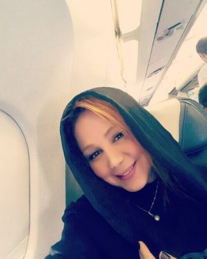 Behnoush Bakhtiari Instagram - عاشق بر نمی گردد! 
دختری به مردی گفت: من عاشق شما هستم. مرد به او گفت: لیاقت تو برادر من است که از من زیبا تر است و پشت سرت ایستاده است.
دختر برگشت و کسی‌ را پشت سر خود ندید. مردبه او گفت اگر عاشق بودی، پشت سرت را نگاه نمی‌‌کردی......عاشق محمدرضای خودم هستم و پشت سرم را هرگز نگاه نکردم و نمیکنم ونخواهم کرد.....عشق من...تاج سرمن...همسرمهربان من.....محمدرضای من میمیرم برای تو....با دنیا عوضت نمیکنم.....شاهرگم قید توست.....بزنم میمیرم...روز جهانی عشق بر همه عاشقان خداگونه مبارک باشد❤❤❤❤❤❤