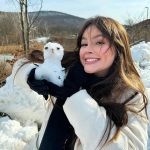 Bela Fernandes Instagram - Uma criança feliz que nunca viu a neve, um boneco de neve e algo que o João tentou fazer mas não é um boneco de neve Central Valley, New York