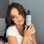 Bela Fernandes Instagram - Vocês não acreditam no que eu consegui pra vocês! Um desconto de 20% nesse produto maravilhoso e MÁGICO da @macpaul, o Magic Coat. Com ele você tem a liberdade de sair sem se preocupar com o frizz causado pelo tempo úmido! Ele simplesmente blinda o seu cabelo. Pra conseguir esse super desconto, basta vocês acessarem o site da macpaul e usarem o meu cupom “BELA20”. Ele é válido para os dois tamanhos e para o kit que eu mesma recebi um igual ❤️ Corram lá porque é por tempo limitado!