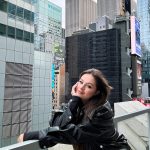 Bela Fernandes Instagram - Obrigada @hoteledison por ter sido nossa casa nesses dias incríveis, a estrutura e a localização fez nossa viagem ser ainda melhor ❤️ Times Square, New York City