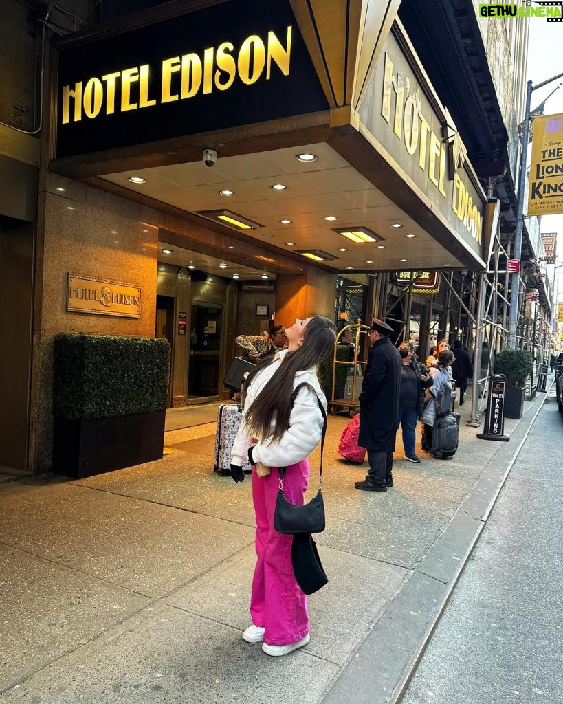 Bela Fernandes Instagram - Obrigada @hoteledison por ter sido nossa casa nesses dias incríveis, a estrutura e a localização fez nossa viagem ser ainda melhor ❤ Times Square, New York City