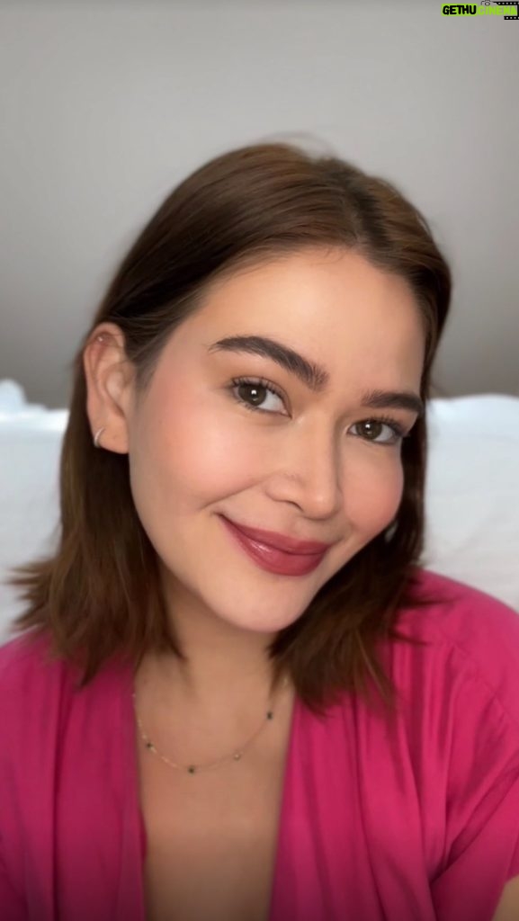 Bela Padilla Instagram - My fool proof way to make my lips look good while still taking care of them! 💋 #YOUBeautyPh #Yousimplicity #LipSerum #Makeup #BeautyPh #MakeupPh #grwm #makeuptutorial @youbeauty_ph