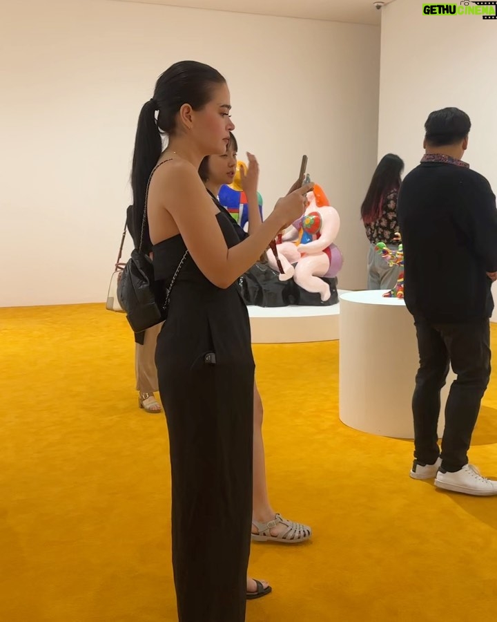 Bela Padilla Instagram - Seoul day 3 dump 🇰🇷❤️ Started the day learning about personal color theory (I’ll make a separate video for you guys to answer FAQ’s.) and then headed to the @bulgari exhibit in Kukje Gallery. A few noteworthy things in the exhibit: it’s the first time Kukje allowed a brand collaboration and they did because Bulgari is created by women for women. The Kukje Gallery likes to support female artists and the pieces on exhibit at the moment champion Korean female artists who changed the art scene in their respective art forms. From one of the first Korean female modern and contemporary artist born in 1924 (Chun Kyung Ja) to a female artist championing the environment with her thought provoking pieces (Jae-Eun Choi) every room evokes a sense of pride as a woman walking through the halls. A little favourite part for me are the serpent stickers on the floor to guide you from one building to the next 😂 also, peep the tea house in between the first and second buildings: so so cute! Ended the day with a lovely feast in the Cheongdam area! The place was filled with flowers and wine and the seafood tteokbokki is like nothing I’ve ever tried before 🤤 another 10/10 day in Korea! Seoul, Korea