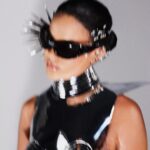 Bella Campos Instagram - Alô, alô marciano 👽🛸 #BaileDaVogue @voguebrasil Look: Thaihuy @thaihuy.tofficial Sapato: Ferragamo @ferragamo Adereço: Atelier Biser @atelierbiser Brincos: Chris Habanna @chrishabana Óculos: @balenciaga Direção de conteúdo: @zeromgmt @lucasvalois Fotografia: @pradellapedro Styling: @sannyelias Beleza: @jakefalchi Assistente de fotografia: @geele.maca391 Tratamento: @nandacarnevali Produção de moda: @amandhagaio @ag.newyork @belsfr Camareiro: @phzin_520 Assistente de beleza: @carol.libanio Nail artist: @lemxnails