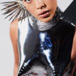 Bella Campos Instagram - Alô, alô marciano 👽🛸 #BaileDaVogue @voguebrasil Look: Thaihuy @thaihuy.tofficial Sapato: Ferragamo @ferragamo Adereço: Atelier Biser @atelierbiser Brincos: Chris Habanna @chrishabana Óculos: @balenciaga Direção de conteúdo: @zeromgmt @lucasvalois Fotografia: @pradellapedro Styling: @sannyelias Beleza: @jakefalchi Assistente de fotografia: @geele.maca391 Tratamento: @nandacarnevali Produção de moda: @amandhagaio @ag.newyork @belsfr Camareiro: @phzin_520 Assistente de beleza: @carol.libanio Nail artist: @lemxnails