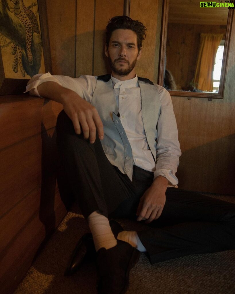 Ben Barnes Instagram - Thank you to @foxesmagazine and @wanda_martin for this fun shoot! Loved talking about music, hoodies, board games, family, dreams, fantasy, fears, playing too many painters etc. @tomeerebout @carolinehernandezmakeup 🦊
