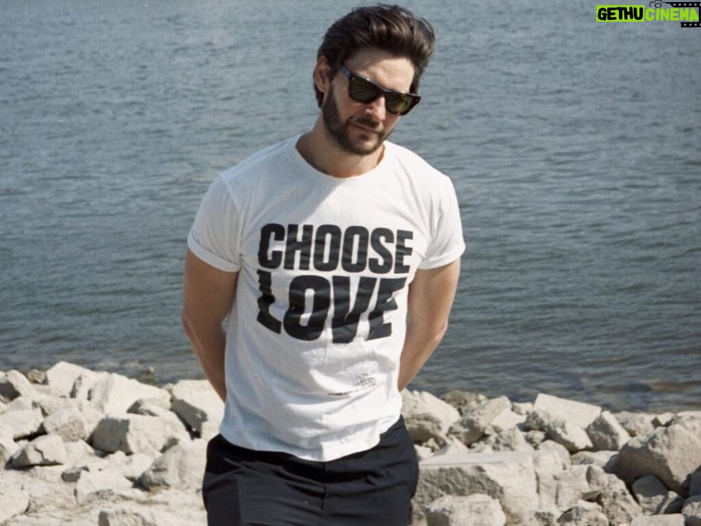 Ben Barnes Instagram - The circumstances you find yourself in are not always your choice. But you can always choose to act with love. I have made a donation to @chooselove in light of the refugee crisis in Ukraine as they work to support displaced people around the world. Consider supporting them if you are able or go to their page to get one of their t-shirts. All proceeds go to supporting their noble cause. #chooselove #ukraine #refugeeswelcome 📸: @freddycarter1