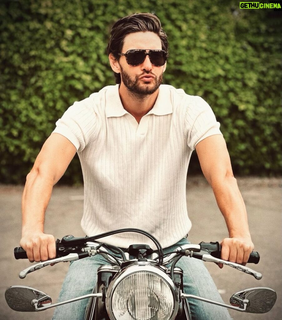 Ben Barnes Instagram - I was totally obsessed with motorbikes when I was 6… today I am 42 (swipe ➡️) and I still have no idea how to ride one… but I can sit on one with the best of them! Even as a kid, I never allowed myself to dream of having a life as thrilling as the one I am living and much of that is thanks to all of your endless, unwavering and passionate support! Thank you for all the thoughtful, creative, beautiful birthday wishes. It fills me with gratitude and joy. ~You are all my ride or dies~ ❤️ 📷 1: mum or dad (they can’t remember!) 📷 2: @nealrlett