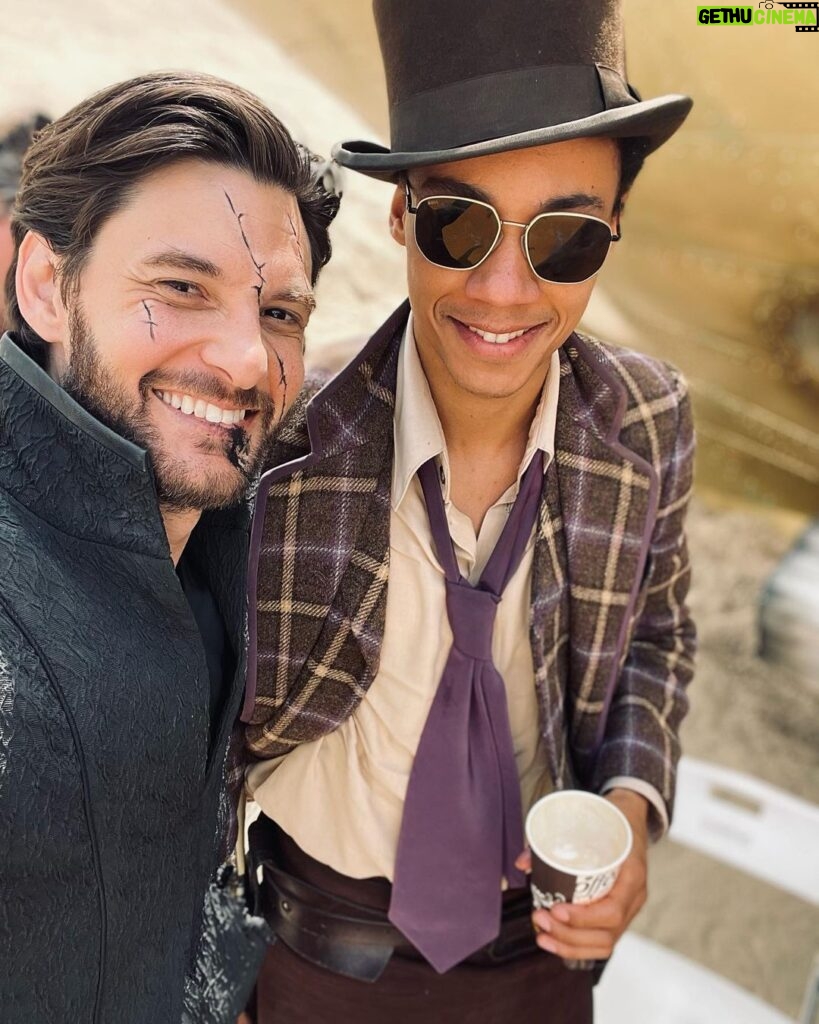 Ben Barnes Instagram - #BTS from Season 2 of #shadowandbone 1. Me and my shadow 2. Kit makes me smile 3. Lewis takes good photos 4. ‘Mum’ makes me laugh 5. Love my Archie 6. Calahan Kirigan 7. Jessie brings me joy on the pyre 8. It’s not raining 9. Zoë daydreaming 10. Archie and I in the bath 🖤