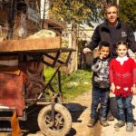 Ben Stiller Instagram - Recently returned from Lebanon where UNHCR is supporting Syrian refugees like Razan and Yazan with essential items like shelter and warm blankets. Huge thanks to donor countries like 🇺🇸 🇩🇪 🇪🇺 🇳🇴 🇯🇵 for making this life-saving work possible. #withrefugees