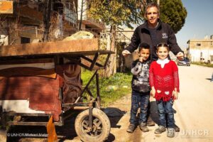 Ben Stiller Instagram - Recently returned from Lebanon where UNHCR is supporting Syrian refugees like Razan and Yazan with essential items like shelter and warm blankets. Huge thanks to donor countries like 🇺🇸 🇩🇪 🇪🇺 🇳🇴 🇯🇵 for making this life-saving work possible. #withrefugees