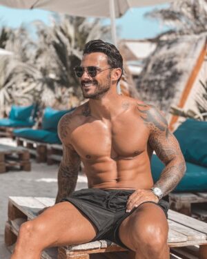 Benjamin Samat Instagram - 9 Novembre à la plage … C’est la vie que j’ai décidé de mener 😎
