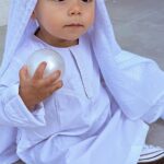 Benjamin Samat Instagram – National Day in UAE 🇦🇪
Quand la crèche te demande d’habiller Andrea aux couleurs du Drapeau ou avec la tenue locale Emirati… J’ai choisi le Qamis et je meurs d’amour tellement ça lui va bien 🥹 
#dubai #nationaldayuae Dubai, United Arab Emirates