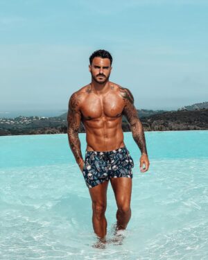 Benjamin Samat Instagram - I’m back 😎