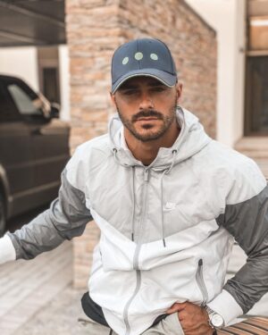 Benjamin Samat Instagram - Vous êtes plutôt casquettes, ou sans-casquette ??? 😎😊 
Identifie tes amis qui aiment trop porter des casquettes 😁 
I 
I 
Tout ceux qui m’envoient des mp depuis des mois pour savoir quelle est la marque des casquettes que je porte tout le temps dans mes stories, il s’agit des casquettes de la marque ETC 🔥 
N’hésitez pas à jeter un coup d’oeil à leur insta @casquettesetc 😉 
I 
I 
Ce sont des casquettes en tissus denim, gabardine, velours, natté de très bonnes qualités ! 👍🏼 
Que vous recevez dans un packaging original et réutilisable : panier en bambou 🌸 
I 
I 
Bénéficiez pendant 48h de -15% avec le code promo : BENJIETC sur le site www.casquettesetc.fr ❤️ 
#SebJaillard 
#environnement 
#casquettes 
#tissusbio 
#gots 
#etc