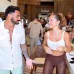 Benjamin Samat Instagram - 1 an plus tard nous y revoilà sans Andrea dans le ventre cette fois 😂 Ps : Benji et la danse c’est toujours pas ça 😅💃🏼🕺🏻 Mykonos