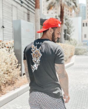 Benjamin Samat Instagram - Vous êtes plutôt casquettes, ou sans-casquette ??? 😎😊 
Identifie tes amis qui aiment trop porter des casquettes 😁 
I 
I 
Tout ceux qui m’envoient des mp depuis des mois pour savoir quelle est la marque des casquettes que je porte tout le temps dans mes stories, il s’agit des casquettes de la marque ETC 🔥 
N’hésitez pas à jeter un coup d’oeil à leur insta @casquettesetc 😉 
I 
I 
Ce sont des casquettes en tissus denim, gabardine, velours, natté de très bonnes qualités ! 👍🏼 
Que vous recevez dans un packaging original et réutilisable : panier en bambou 🌸 
I 
I 
Bénéficiez pendant 48h de -15% avec le code promo : BENJIETC sur le site www.casquettesetc.fr ❤️ 
#SebJaillard 
#environnement 
#casquettes 
#tissusbio 
#gots 
#etc
