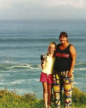 Bethany Hamilton Instagram - Two weeks before I lost my arm, I remember praying with my mom for my life to have purpose. I wanted my life to honor God.

Since then, God brought me on a journey of learning to push through some of the hardest challenges and accomplish some crazy fun things! He used this wild and devastating experience to give me a neat platform to share my story and be a reminder that we all can overcome.

I really cherish being an encouragement to so many people, but especially for teenage girls in particular because I remember how hard it was for me - and that was before technology and social media has blown up in the way that it has! When times became rough, and especially when I lost my arm, I was able to lean on my mom who encouraged me to trust in the Lord.

It is this incredible relationship with my mom and my hope to equip the younger generation with skills to make positive life choices that inspired my @ohanaexperiences Mother Daughter 90-day mentorship program. I believe that one of God’s greatest gifts to us is our mom as a mentor in our lives. My hope is that when the daughters are going through something hard, they can openly trust their mom and confide in them.

The ’Ohana Program is an opportunity to be personally mentored by me and to learn from incredible experts on essential topics geared towards strengthening girls, moms, and the mother-daughter bond. You also make sweet friendships with other moms and girls, grow in your faith, spend 4 days with me in Hawaii, and have a TON of fun!

I would love to join more mothers and daughters out there in strengthening their relationship and life overall. There’s just a few spots left in my January to Spring program and this is the ONLY ‘Ohana program my team will be doing in 2023. Link in bio to learn more and claim one of the last remaining spots! #BHOhanaExperience #OhanaExperiences