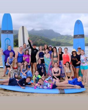 Bethany Hamilton Instagram - Two weeks before I lost my arm, I remember praying with my mom for my life to have purpose. I wanted my life to honor God.

Since then, God brought me on a journey of learning to push through some of the hardest challenges and accomplish some crazy fun things! He used this wild and devastating experience to give me a neat platform to share my story and be a reminder that we all can overcome.

I really cherish being an encouragement to so many people, but especially for teenage girls in particular because I remember how hard it was for me - and that was before technology and social media has blown up in the way that it has! When times became rough, and especially when I lost my arm, I was able to lean on my mom who encouraged me to trust in the Lord.

It is this incredible relationship with my mom and my hope to equip the younger generation with skills to make positive life choices that inspired my @ohanaexperiences Mother Daughter 90-day mentorship program. I believe that one of God’s greatest gifts to us is our mom as a mentor in our lives. My hope is that when the daughters are going through something hard, they can openly trust their mom and confide in them.

The ’Ohana Program is an opportunity to be personally mentored by me and to learn from incredible experts on essential topics geared towards strengthening girls, moms, and the mother-daughter bond. You also make sweet friendships with other moms and girls, grow in your faith, spend 4 days with me in Hawaii, and have a TON of fun!

I would love to join more mothers and daughters out there in strengthening their relationship and life overall. There’s just a few spots left in my January to Spring program and this is the ONLY ‘Ohana program my team will be doing in 2023. Link in bio to learn more and claim one of the last remaining spots! #BHOhanaExperience #OhanaExperiences