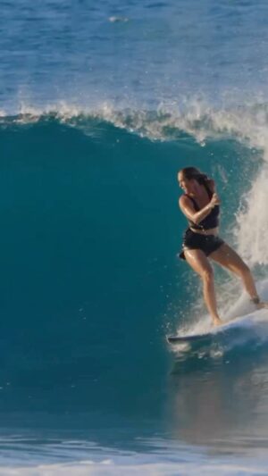 Bethany Hamilton Instagram - More happy mermaiding this year! 🤙🏼🏄🏼‍♀️🙌🏼🧜🏼‍♀️

I shared two new years goals on my blog this week. Comment “purpose” and I’ll message you to get them to your email! 🤗
 
@officialpublicsquare 
@everylifeco 
@cobianfootwear