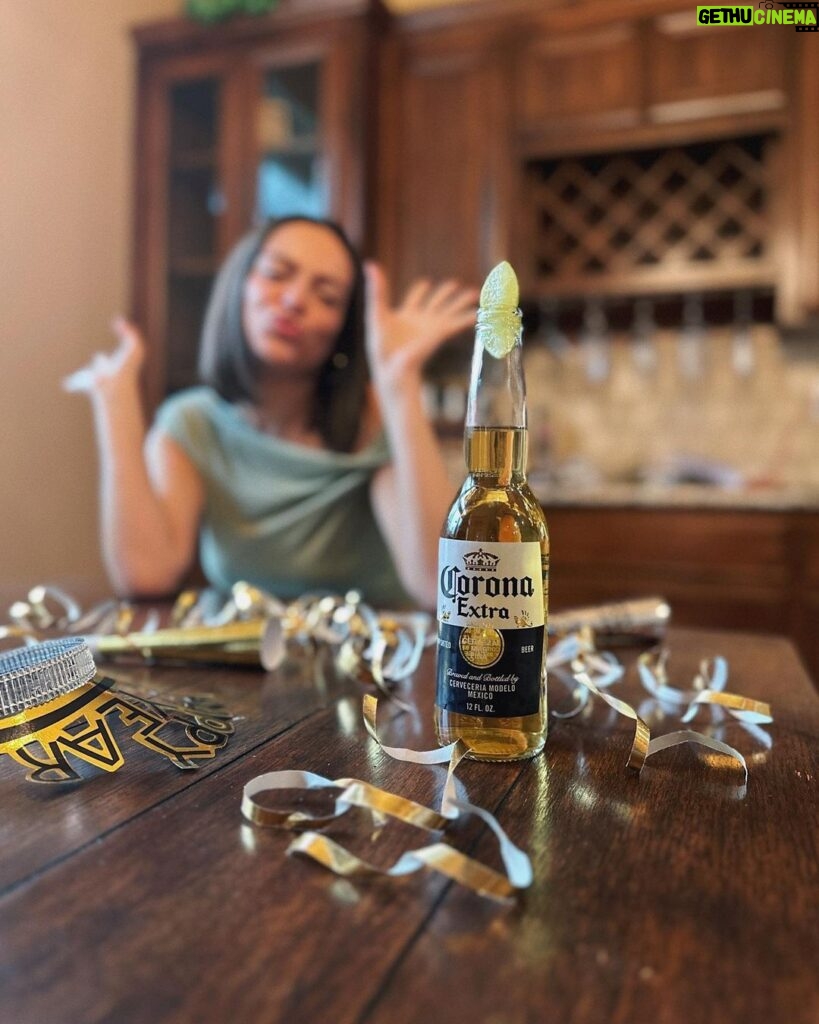 Bethany Mota Instagram - It’s almost 2023! Can’t think of a better way to kick off my partnership with @coronausa 🍻 Wishing you all a very fun and very safe NYE! #LaVidaMasFina #For21+ #ad
