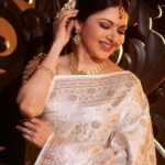 Bhagyashree Instagram – Chaandaniya chamkegi !

#indianweaves #dressedup
#benarasisaree #sarilove #saree #traditional #marathimulgi #awardfunction
📷 @mirajverma_photography
Stylist – @roshni0819
Outfit – @jarierabanaras × @pixelpulsepr