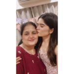Bhavika Sharma Instagram - #BondsThatGoBeyond #ChallengeAccepted: ‘Sangeeta’ My mom, but she is more than that! Being a grown-up, I am responsible for my own decisions but as a kid, my mom used to choose and decide for me. Right from selecting my frocks to ensuring that my hairband matches my dress, she took care of everything. Even today, after I reach home from a hectic day, with one quick glance, my mom knows what kind of mood I am in. She certainly has some magical powers, because she knows exactly what would cheer me up or bring a smile on my face. My mother understands everything about me without me having to saying anything! She KNOWS and loves me like I love her. ❤️ I nominate @sonalijnaik to take the #BondsThatGoBeyond challenge. Simply share a photograph of yourself with the bonds that matter to you and in a few words, thank them for always being there. Do tag and nominate others to take the challenge too! ----- @sabtv @sonypicturesnetworks #GoBeyond