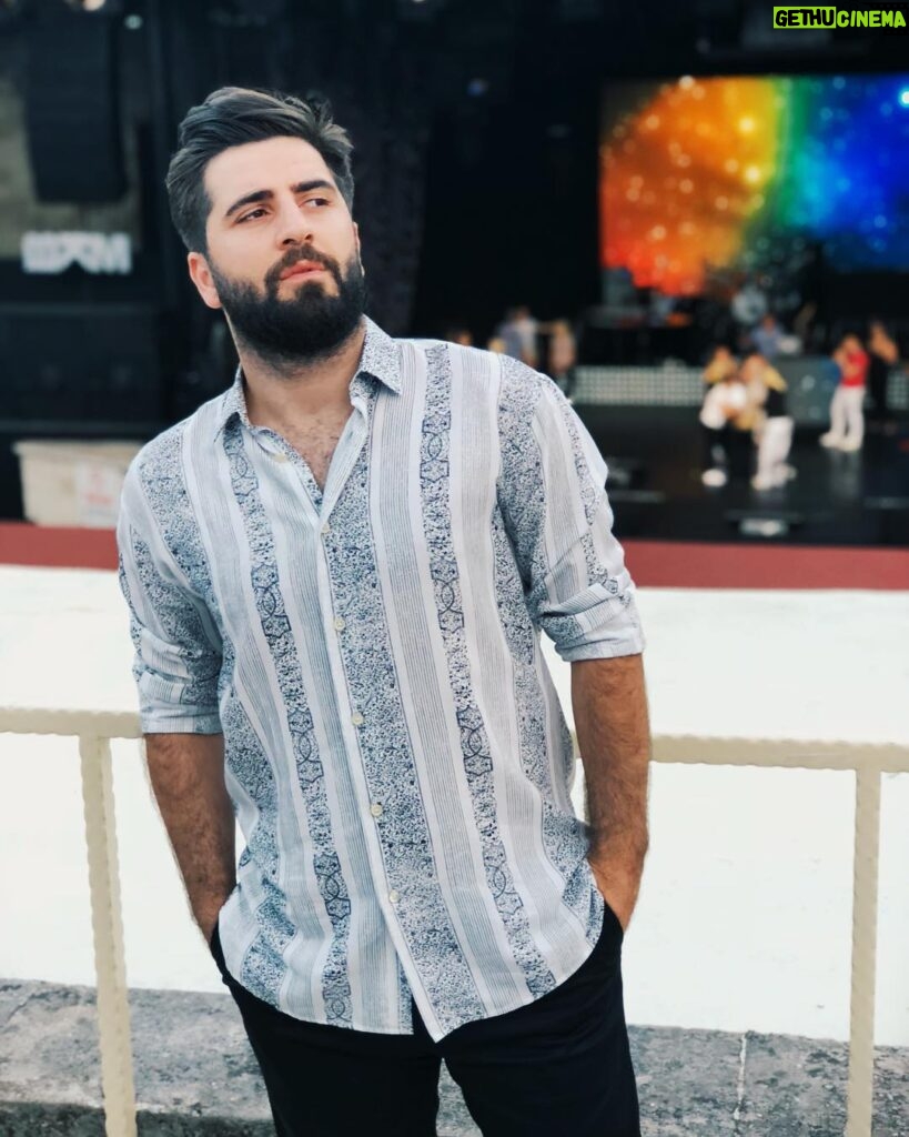 Bilal Hancı Instagram - Merhaba Arkadaşlar Harika gömleğim ve Ben 😌