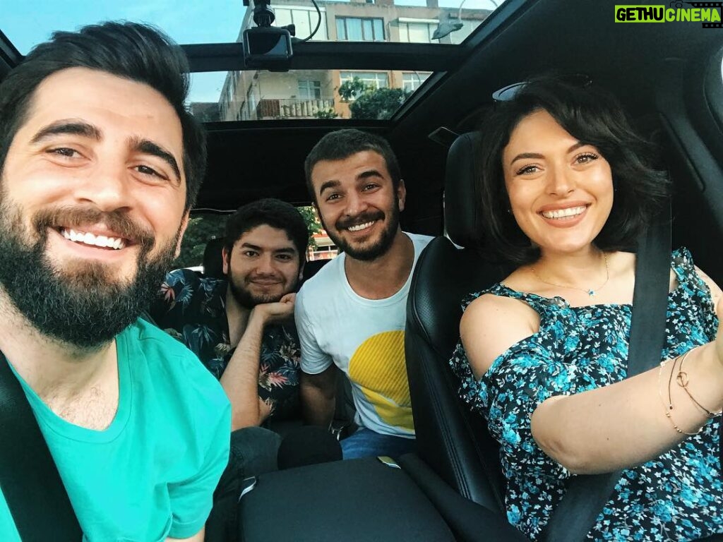 Bilal Hancı Instagram - Güzeliz,Güzelsiniz,Güzeller ☺️