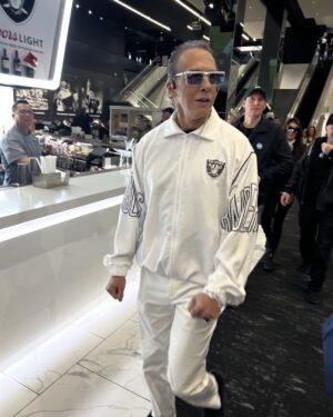 Bill Burr Instagram - No way to explain how happy this dude made me when I saw him! Absolutely fucking amazing! Al would’ve loved that game yesterday! #DohJeezuz #JustWinBaby