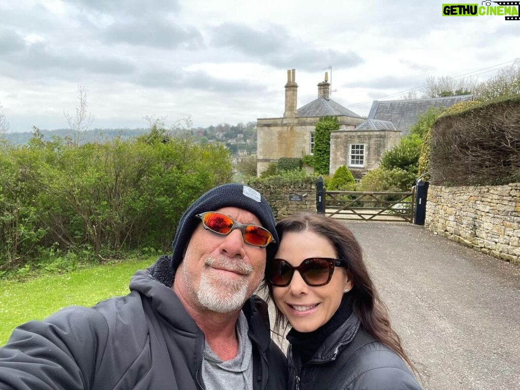 Bill Goldberg Instagram - Last 3 days have been BEYOND awesome…Finally broke away and spent much needed quality time with my unbelievable wife! ❤️ 🙏 #love #england #cotswolds #loveofmylife #heaven #vacation #uk #stroud #nailsworth @airbnb 🙏🤘🏻😏