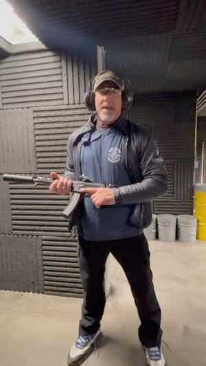 Bill Goldberg Instagram - #fullautofriday with @pofusa 😬😬 #phoenix #guns #ammo #pewpew #machinegun #9mm #rifle #americanmade #southpaw 💩
