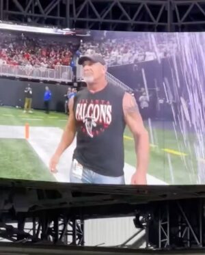 Bill Goldberg Instagram - Goldberg hit a spear at the Falcons game 👀 
(🎥: @maria__martinn)