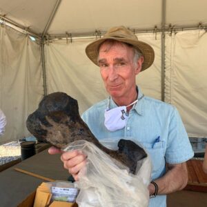 Bill Nye Instagram - At the La Brea Tar Pits we find a femur— of an ancient Huge Ground Sloth. Surprising? That’s even though it’s not where you’d expect to meet 50,000 year old saber-toothed cats— right in the middle of a county of 10 million people…