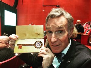 Bill Nye Instagram - In Oklahoma City celebrating space exploration. Mayor Holt
presented me with a Key to the City!
@planetarysociety