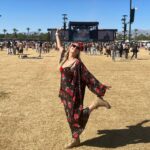 Billie Lourd Instagram - 🌹🤟🏼🌹#coachella when ur #parents #cuspinon30 means #blisterbandaidsb4ugetblisters #leavingaround10pm and #alotosittingbetweendancing but it’s worth it to #stayintouchwithmyyouth oh and dont forget to #stopandtakepicsintheroses #longhashtagslonglife Youth Challenge