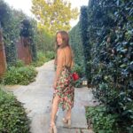 Billie Lourd Instagram - 🍓🌳🍓#parentsnightout means getting #dRuNkoffonedrink and forcing @avstenrydell to take pics of you #puttingyourlegup cause you put on #mascara for once in your life #souffleisbae #hunsmet4sunset