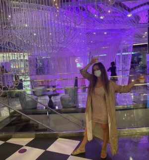 Billie Lourd Instagram - 🦵🏼👩‍❤️‍👨🦵🏼#parentsnightout means forcing @avstenrydell 2 take a bunch of #touristypics of you puttin your #legup #allovervegas and #runningdownupescalators (special shout out to GrandMa @aenclade and PopE @erickb310 4 hangin upstairs with the kid while we acted like kids) and yes I’m #doublefistingmilkbar #longestcaptionevergoesto