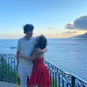 Billie Lourd Instagram - 🌅💃🏻🌅#blaséontheoutsideblessedontheinside #positanheaux #boobfountain