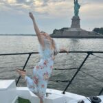 Billie Lourd Instagram - 🗽3️⃣0️⃣🗽MY #BODYAGE IS FINALLY GETTING CLOSER TO MY #SOULAGE #yeehaw I'm On A Boat