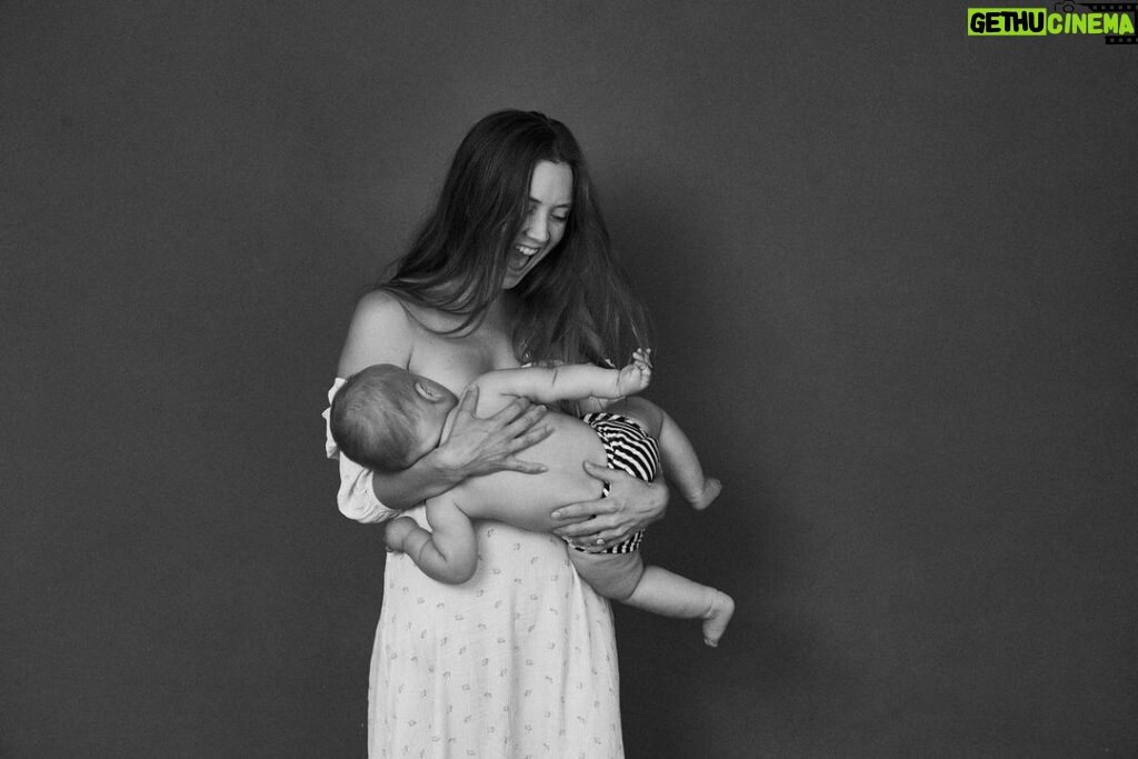 Billie Lourd Instagram - 💕9️⃣ ♏️🅾️♑️✝️♊️💰💕#iNsTaGrAm vs #reality of breastfeeding a 9 month old