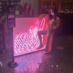 Billie Lourd Instagram - 🦵🏼👩‍❤️‍👨🦵🏼#parentsnightout means forcing @avstenrydell 2 take a bunch of #touristypics of you puttin your #legup #allovervegas and #runningdownupescalators (special shout out to GrandMa @aenclade and PopE @erickb310 4 hangin upstairs with the kid while we acted like kids) and yes I’m #doublefistingmilkbar #longestcaptionevergoesto Youth