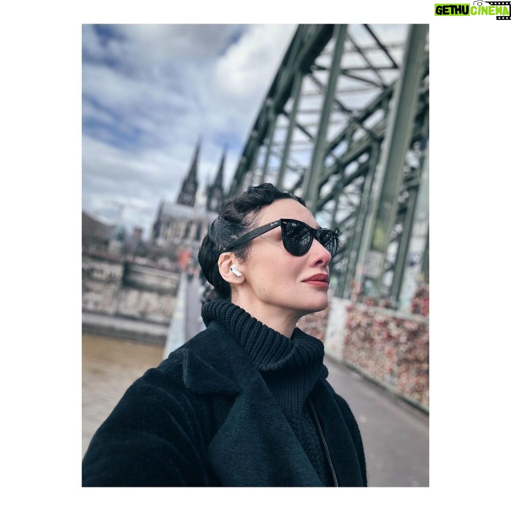 Birce Akalay Instagram - ________some selfies, tired legs faced with the sky & joyful sightseeing moments. The full moon was the icing on the cake. Lucky me! Auf Wiedersehen Cologne. Köln (Cologne), Germany