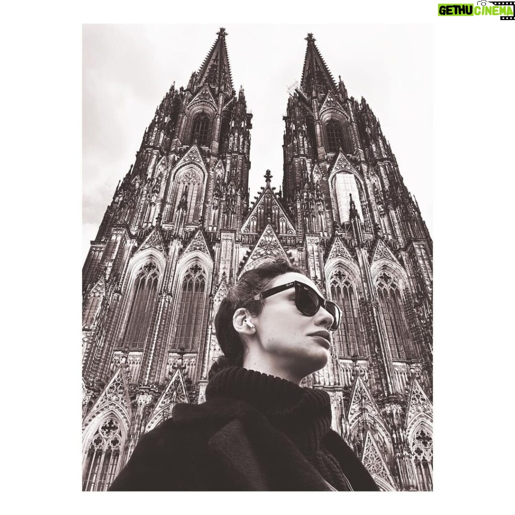 Birce Akalay Instagram - ________some selfies, tired legs faced with the sky & joyful sightseeing moments. The full moon was the icing on the cake. Lucky me! Auf Wiedersehen Cologne. Köln (Cologne), Germany