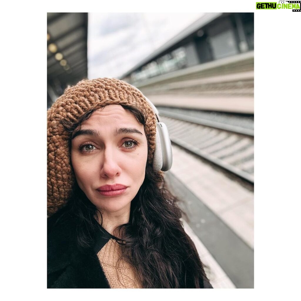 Birce Akalay Instagram - Germany again after a year... Again with a peace and joy as deep as my dream bluish sky. My heartfelt thanks to Fenerbahçe SK and my esteemed director Abdullah Oğuz. From now on, I will continue on the road alone with love at the bottom of my heart. I will be here for few more days. Cologne is a marvellous city. It is a great feeling to hear Turkish every few steps. Follow your dreams. 🫀 PS: Maybe we can shoot a short noir toghether someday master? @apooguz Köln (Cologne), Germany