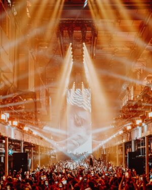 Black Coffee Instagram - London, you were bitter-sweet until the very end… what an honor to close out one of the world’s most iconic venues, @printworkslondon ❤️🙏🏿 Re-live the magic again through my latest @bbcessentialmix live from the night! (Link in bio)