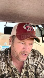 Blake Shelton Instagram - It’s Kubota time people!!!! #farming #kubota