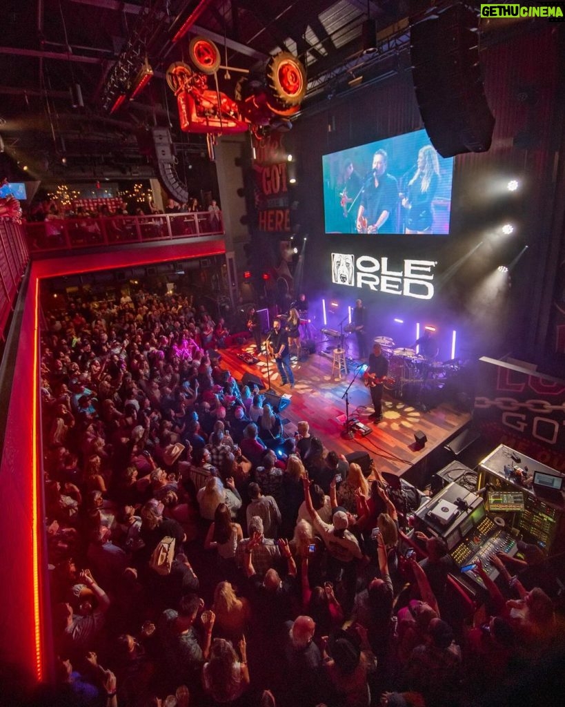 Blake Shelton Instagram - It was a big time in Orlando last night 🙌 We loved seein’ @blakeshelton and @bryceleatherwood share the stage again — even better that it was at Ole Red 😉 Ole Red Orlando