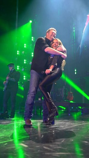 Blake Shelton Instagram - So happy to be back out with this guy 🥰 #BackToTheHonkyTonk